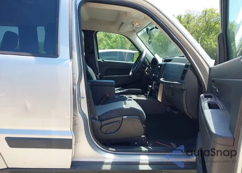 2009 Jeep Liberty Sport z USA, uszkodzony, nr VIN 1J8GN28K39W533593